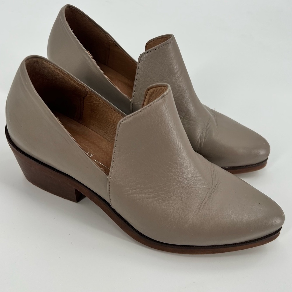 Intentionally grey leather boots shoes size 6 (euro 36)